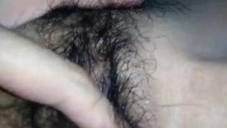 小骚 仔细听她说的什么…… 她说100块钱随便玩，廉价人妻婊子… 100块啊，那就多干几次小骚的骚逼，插进小骚的屁眼内射在里面吧 嗯，给她500全穴通射，没准还能中枪