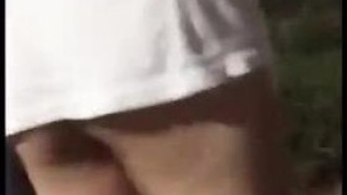 나 이런 거 한 번도 안 해봤는데… ㅠ 공원에 산책 나왔다가 사람 없구 차만 다니길래 화장실에서 핫팬츠랑 팬티 벗고.. ㅎㅎ산책로 걷는 중… ㅠㅠ 하 떨리는데 뭔가 흥분 되는 이 느낌 뭘까요.. ㅠㅠ