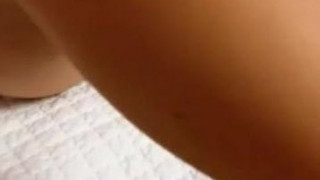 풋잡을 하면서 스스로 몸이 뜨거워지는지…보지를 문지르니 1초도 안되서 노팬티 스타킹속으로 하얀 거품을 내며 달콤 쌉싸름한 보짖물이 나오기 시작한다…어떠한 여자라도 흥분해서 흘러나오는 보짖물을 보면 그렇게 사랑스러울수가 없다…