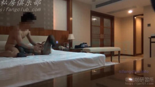 [JAV101精選偷拍!]那裡怎麼會有攝像機!?打馬虎後繼續紀錄被無套插入銷魂表情 (正)