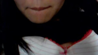 可爱的学生妹 由于微博限制视频时长，需要更多完整版国产自拍视频的狼友们请咨询客服微信:luluyingshi3 福利总群每日稳定更新优质国产自拍视频、更有私人定制不和谐不封号云盘(几百种类型提供定制)