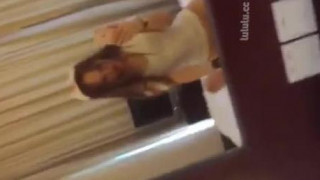 骚的可以，被銱还不忘记角度问题 由于微博限制视频时长，需要更多完整版国产自拍视频的狼友们请咨询客服微信:luluyingshi3 福利总群每日稳定更新优质国产自拍视频、更有私人定制不和谐不封号云盘(几百种类型提供定制)