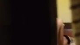 [真實偷拍]隔壁啪啪太大聲～錄下來分享給大家！女生好會搖（有影）