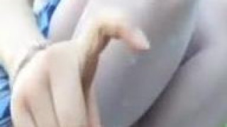 [野外裸露]腿控請過來，長腿騷妹不穿胖次～狂掀裙子露出駱駝蹄！（有影）