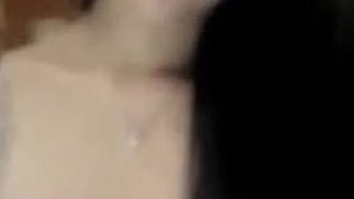 臉書瘋傳正妹Stella在家中拍影片給男人自慰!奶子好美臉也很正