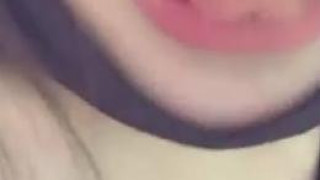 [視訊露臉]網紅"胡Ｘ拉"深夜賺紅包，帶著棉條也要拼經濟～越露賺越多！暗黑影片被流出（有影） - 2