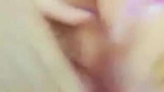 [視訊特寫]火辣直播，敏感系大學生各種道具輪流玩～淫液噴泉爆發：等一下給你們看！（３影） - 3