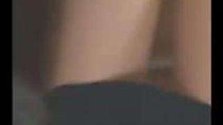 宮地奈々・姉が父にレイプされている様子を覗く妹。父に姉が犯されている、不安で心配そうに見ている妹だったが、段々と興奮し呼吸が早くなっていく。