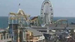 アメリカのハイスクールに通う巨乳パイパン女子校生がバス車内で集団レイプに遭遇