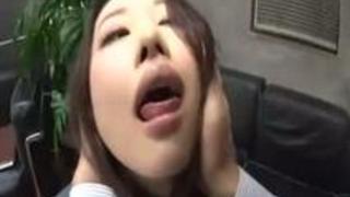 【水嶋あずみ】巨乳OLがエロパンスト姿で枕営業をして契約を取るw