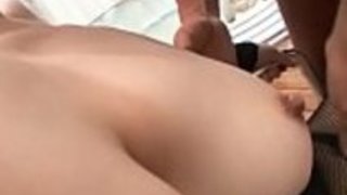 巨乳のルヒメマイオリは、彼女のボディスーツを激しい雄鶏のために開いています。