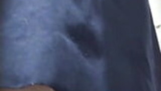 ユニフォームアジアの十代の息子