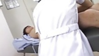 ゆい花咲が毛深い穴にバイブレーターを取得します ゆい花咲が毛深い穴にバイブレーターを取得します