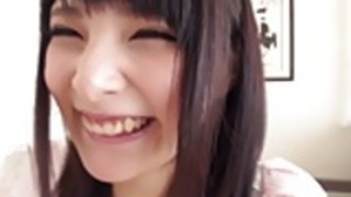 彼女の最初のコックを吸う小柄罪のないアジア人ティーン