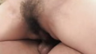 太ったランジェリーを着た脂肪の多いアジア人