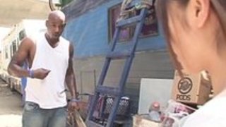 【初美沙希】「凄いぃ…腕より太いかも…」人気AV女優が黒人のデカ過ぎる巨根で喉奥も膣奥も激しく突かれ失神する程イカされまくりザーメン中出しさせちゃう【巨乳アダルト動画】