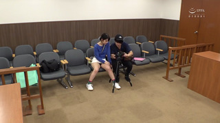 GS-380 業界でも可愛いと噂の女フリー助監督とロケハンに。すると噂通りのミニスカで下着が透けるソソる服装！もちろん助監督ですがムラムラ勃起しちゃう俺。